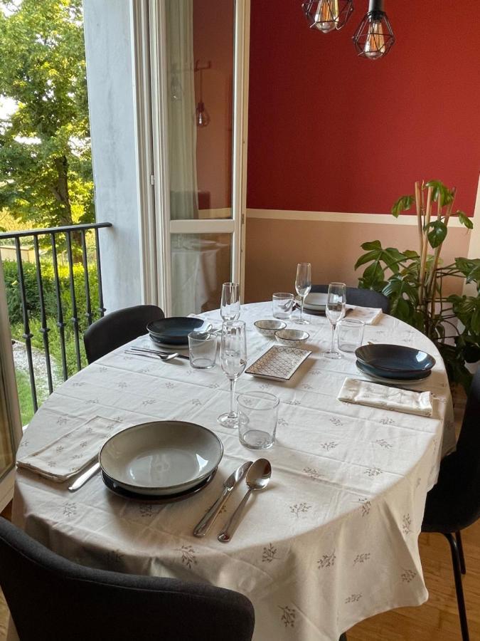 Appartamento Moderno In Tenuta Melloni アンツォーラ・デッレミーリア エクステリア 写真