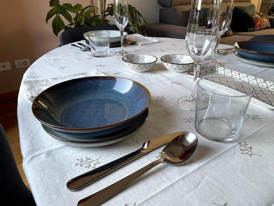Appartamento Moderno In Tenuta Melloni アンツォーラ・デッレミーリア エクステリア 写真